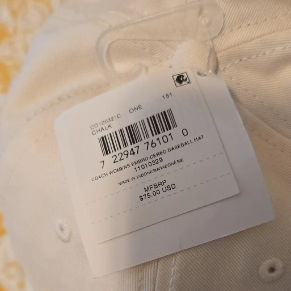 Coach Classic White Cap - Picture 5 of 6